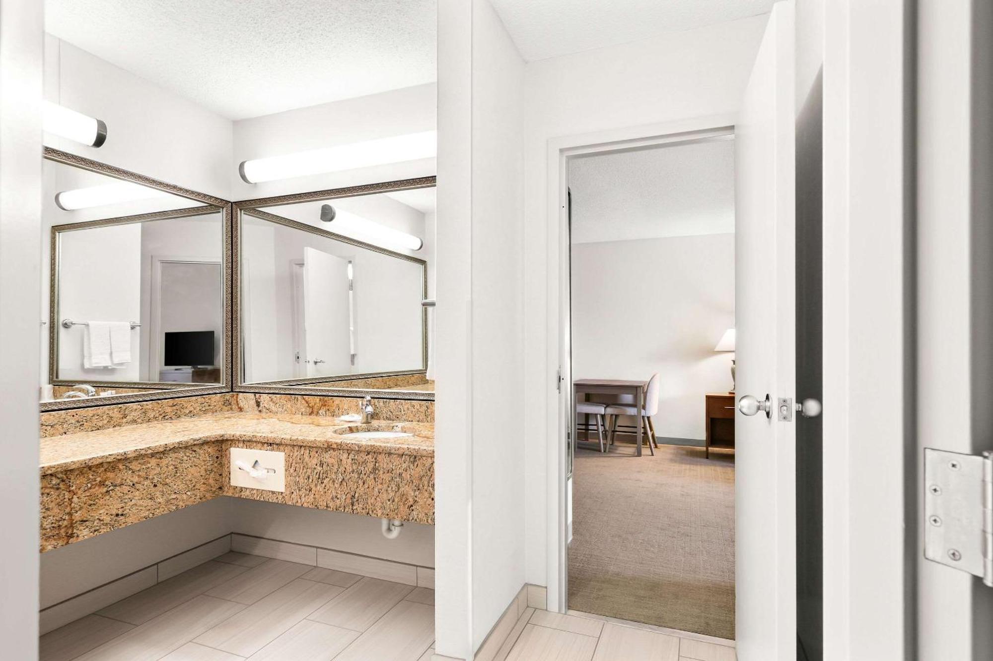 Comfort Inn Pocono Lakes Region Lake Ariel Екстер'єр фото